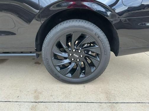Black Metallic 2025 Lincoln Navigator Reserve