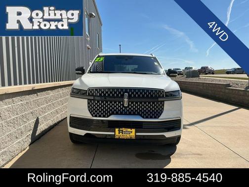 White Metallic 2025 Lincoln Navigator Reserve