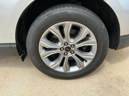 Iconic Silver Metallic 2023 Ford Edge Titanium