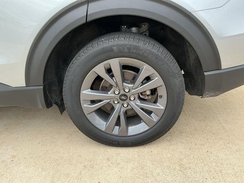 Iconic Silver Metallic 2024 Ford Explorer XLT