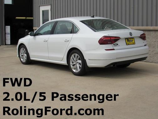 Photo 3 of 26 of 2018 Volkswagen Passat 2.0T SE