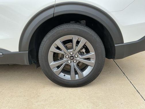 Star White Metallic Tri-Coat 2023 Ford Explorer XLT