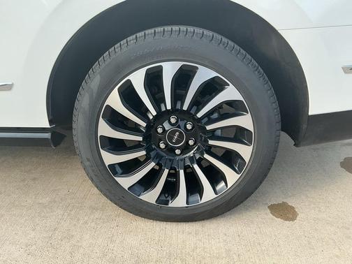 2022 Lincoln Navigator Black Label