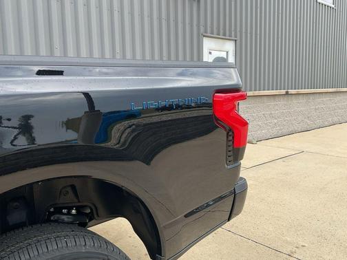 2025 Ford F-150 Lightning Platinum