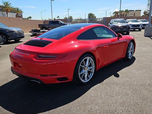 2019 Porsche 911 Carrera
