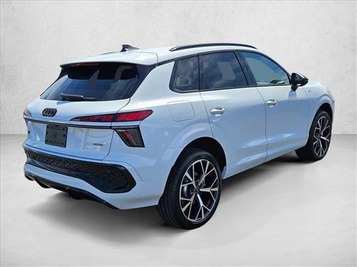 Glacier White Metallic 2026 Audi Q3 TFSI quattro S tronic