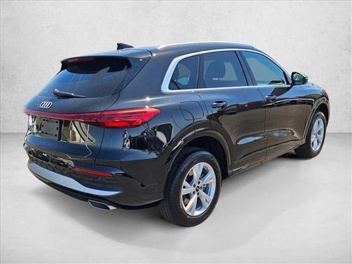 Mythos Black Metallic 2026 Audi Q5 Premium TFSI quattro S tronic