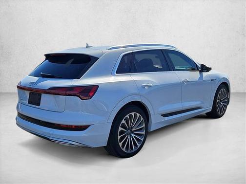 2019 Audi e-tron Premium Plus