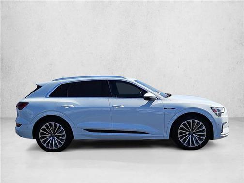 2019 Audi e-tron Premium Plus