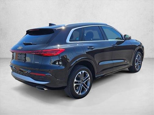 Mythos Black Metallic 2025 Audi Q5 Premium TFSI quattro S tronic