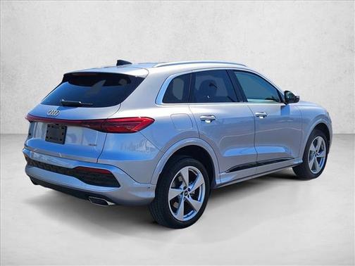 Florett Silver Metallic 2025 Audi Q5 Premium Plus TFSI quattro S tronic