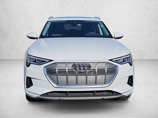 2022 Audi e-tron Premium Plus