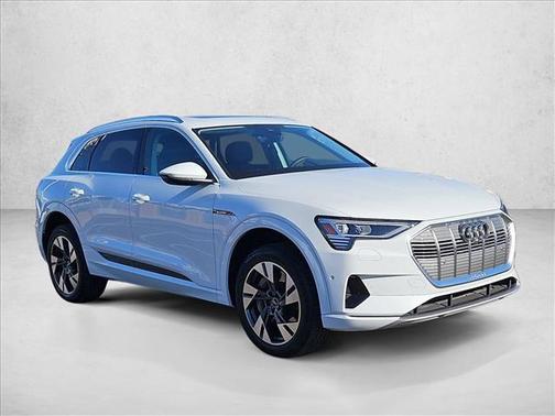 2022 Audi e-tron Premium Plus