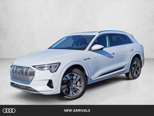 2022 Audi e-tron Premium Plus
