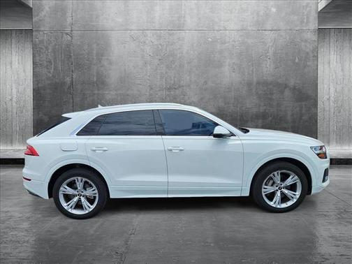 2022 Audi Q8 55 Premium Plus