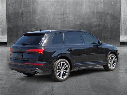 2025 Audi Q7 45 Premium Plus