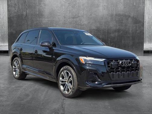 2025 Audi Q7 45 Premium Plus