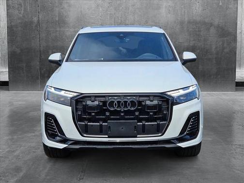 2025 Audi Q7 55 Prestige
