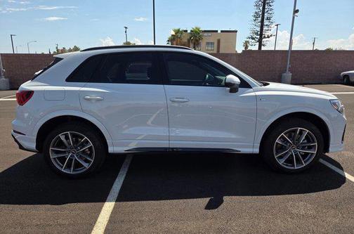 2025 Audi Q3 Premium 45 TFSI S line quattro Tiptronic