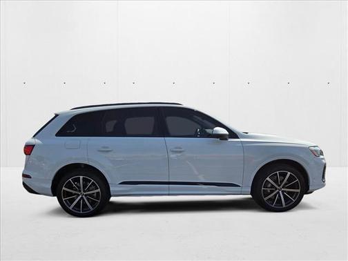 2025 Audi Q7 45 Premium Plus