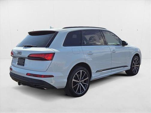 2025 Audi Q7 45 Premium Plus