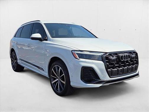 2025 Audi Q7 45 Premium Plus