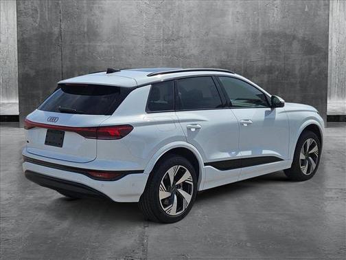 2025 Audi Q6 e-tron Premium Plus quattro