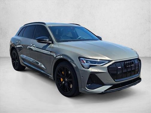 Chronos Gray 2023 Audi e-tron Premiumwe