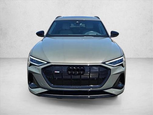 Chronos Gray 2023 Audi e-tron Premiumwe