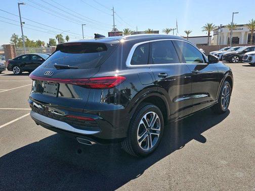 Mythos Black Metallic 2025 Audi Q5 Premium TFSI quattro S tronic