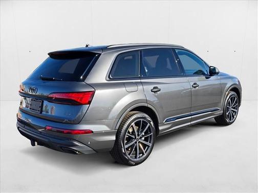 2025 Audi Q7 45 Premium Plus