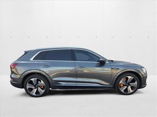 2019 Audi e-tron Premium Plus