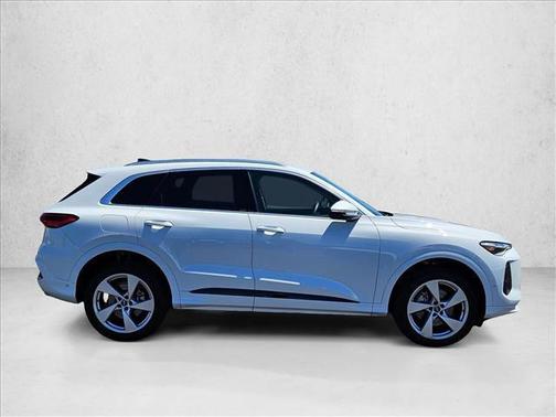 Glacier White Metallic 2025 Audi Q5 Premium Plus TFSI quattro S tronic