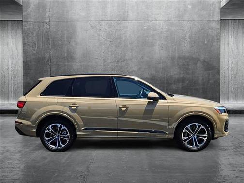 2025 Audi Q7 45 Premium Plus