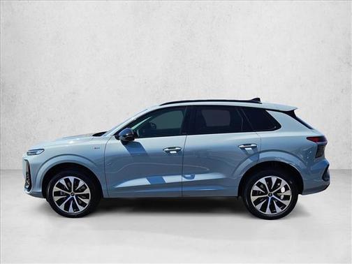 Arrow Gray Pearl Effect 2026 Audi Q3 TFSI quattro S tronic