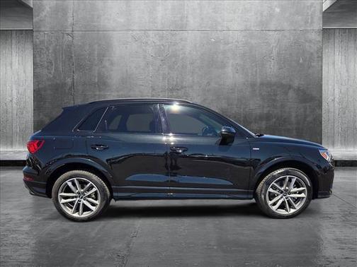 2024 Audi Q3 Premium 45 TFSI S line quattro Tiptronic