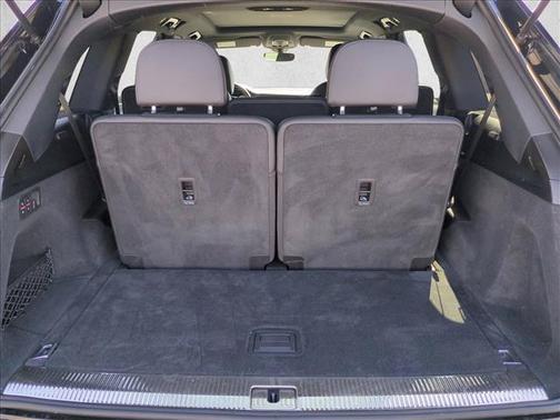 Mythos Black Metallic 2023 Audi Q7 55 Premium Plus