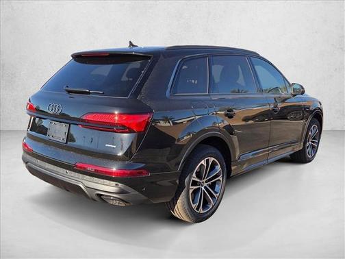 2026 Audi Q7 45 Premium