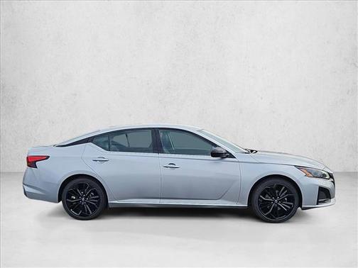 2023 Nissan Altima SR FWD