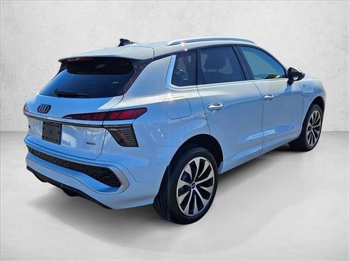 Glacier White Metallic 2026 Audi Q3 TFSI quattro S tronic
