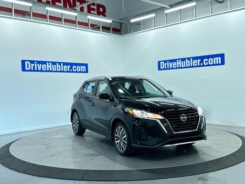 Super Black 2024 Nissan Kicks SV