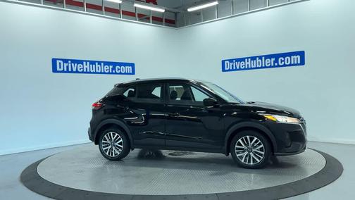 Super Black 2024 Nissan Kicks SV