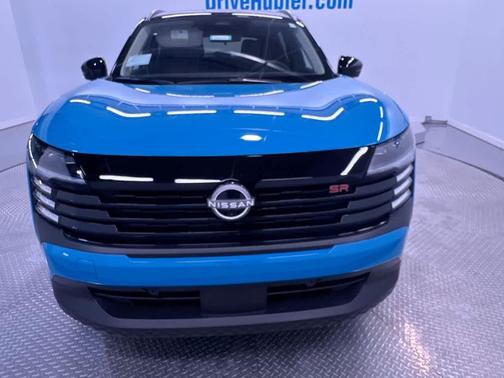 Arctic Ice Blue Metallic/Super Black 2026 Nissan Kicks SR