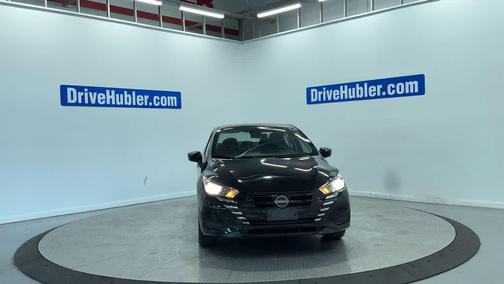 Super Black 2024 Nissan Versa 1.6 SV