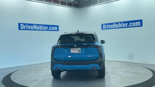 Arctic Ice Blue Metallic/Super Black 2026 Nissan Kicks SR