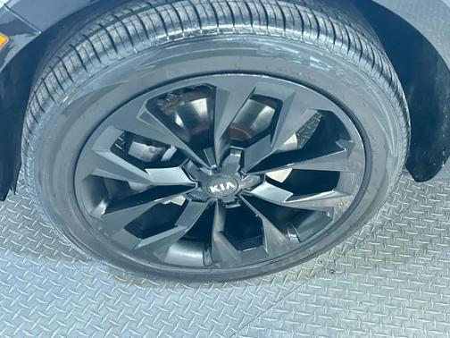 Sparkling Silver 2021 Kia Sorento SX