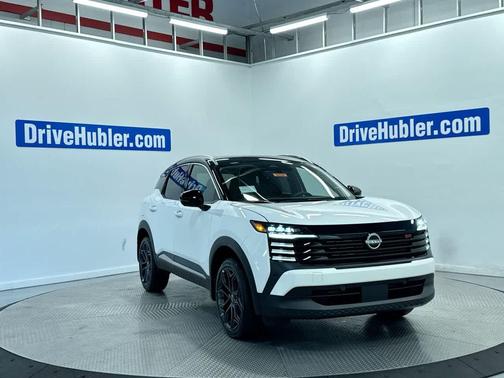 Aspen White Tricoat/Super Black 2026 Nissan Kicks SR