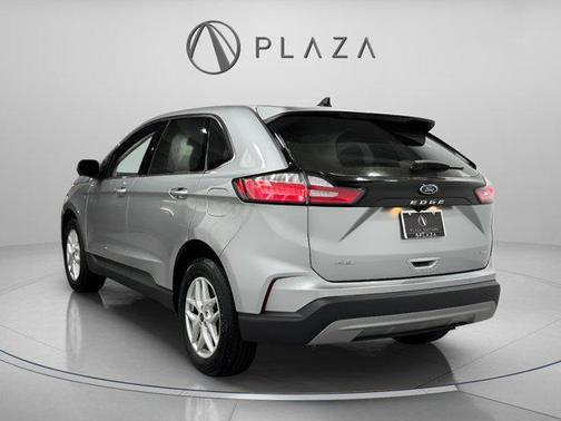 Silver Metallic 2022 Ford Edge SEL