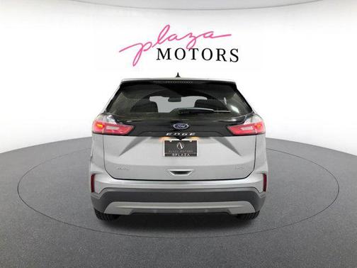 Silver Metallic 2022 Ford Edge SEL