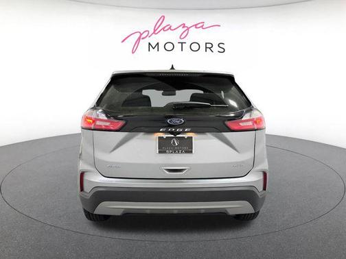 Silver Metallic 2022 Ford Edge SEL
